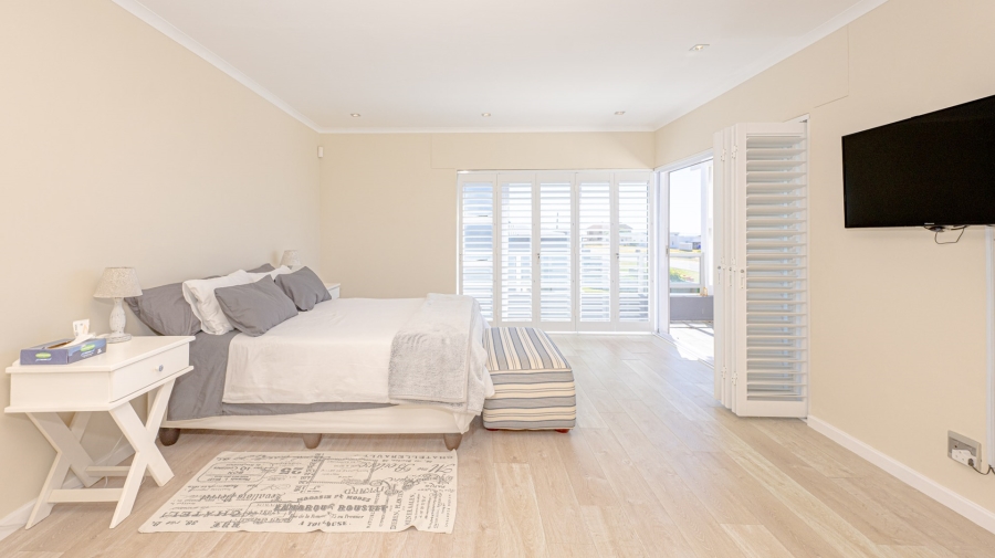 6 Bedroom Property for Sale in Agulhas Western Cape